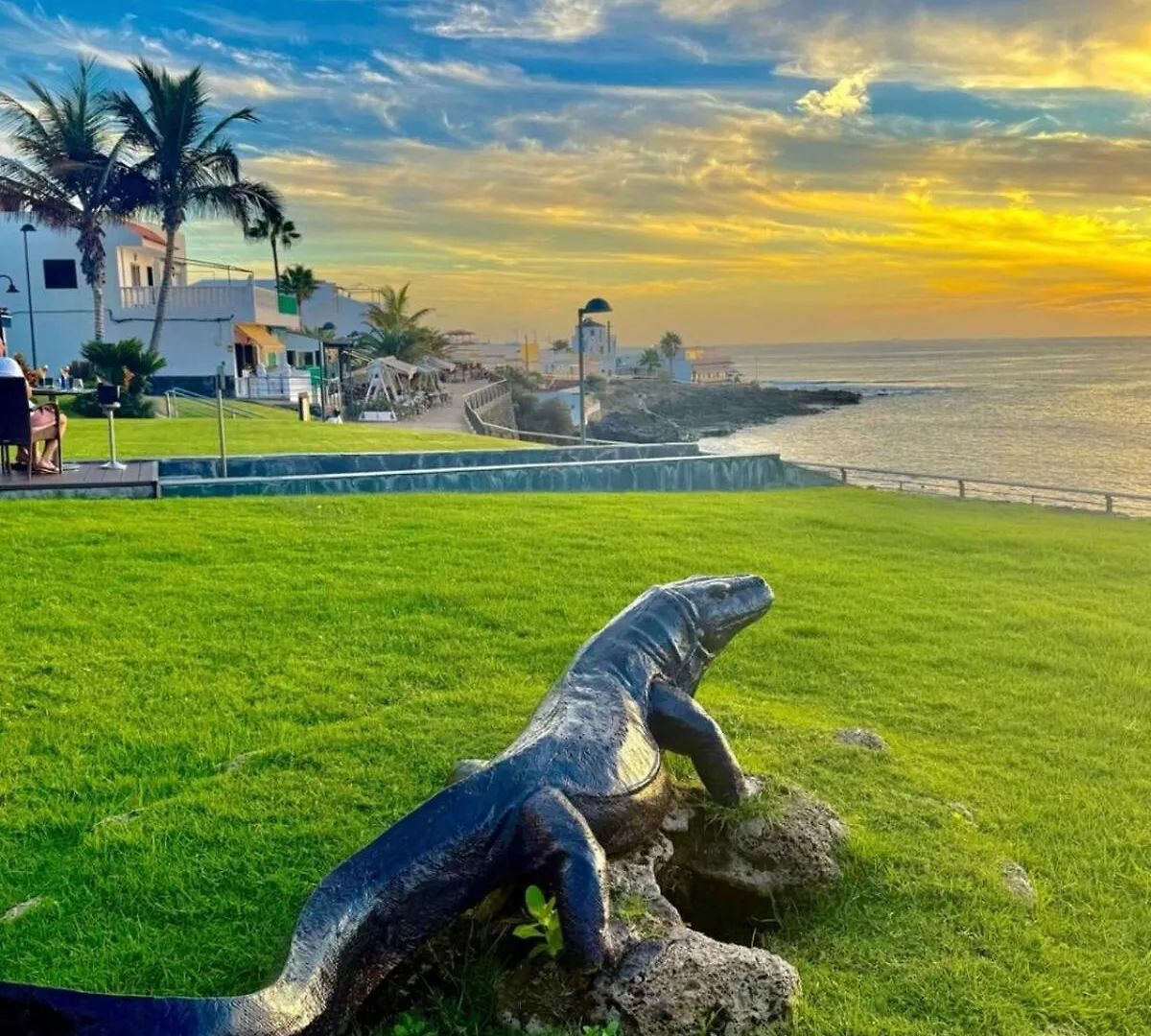 Chic Resort Feel - Oceanfront, Heated Pool Costa Adeje  Apartman